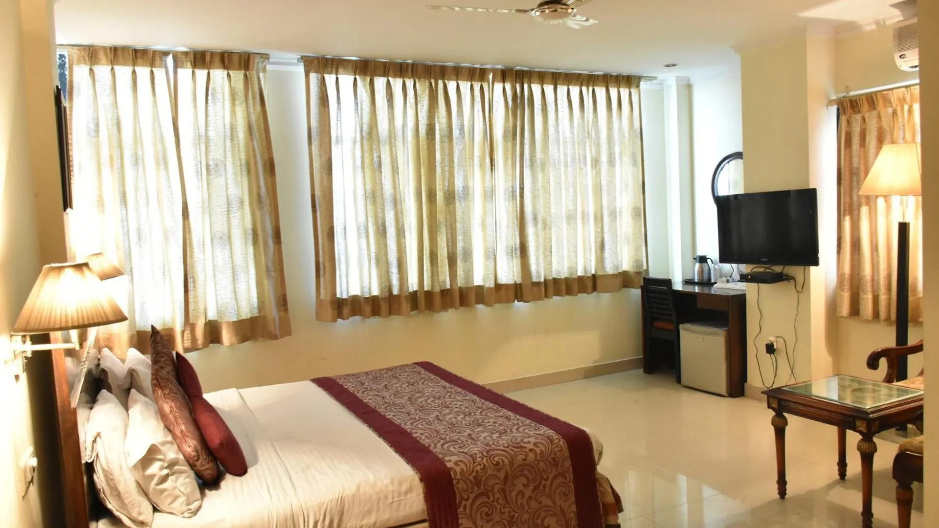 Hotel Skye Suites New Delhi