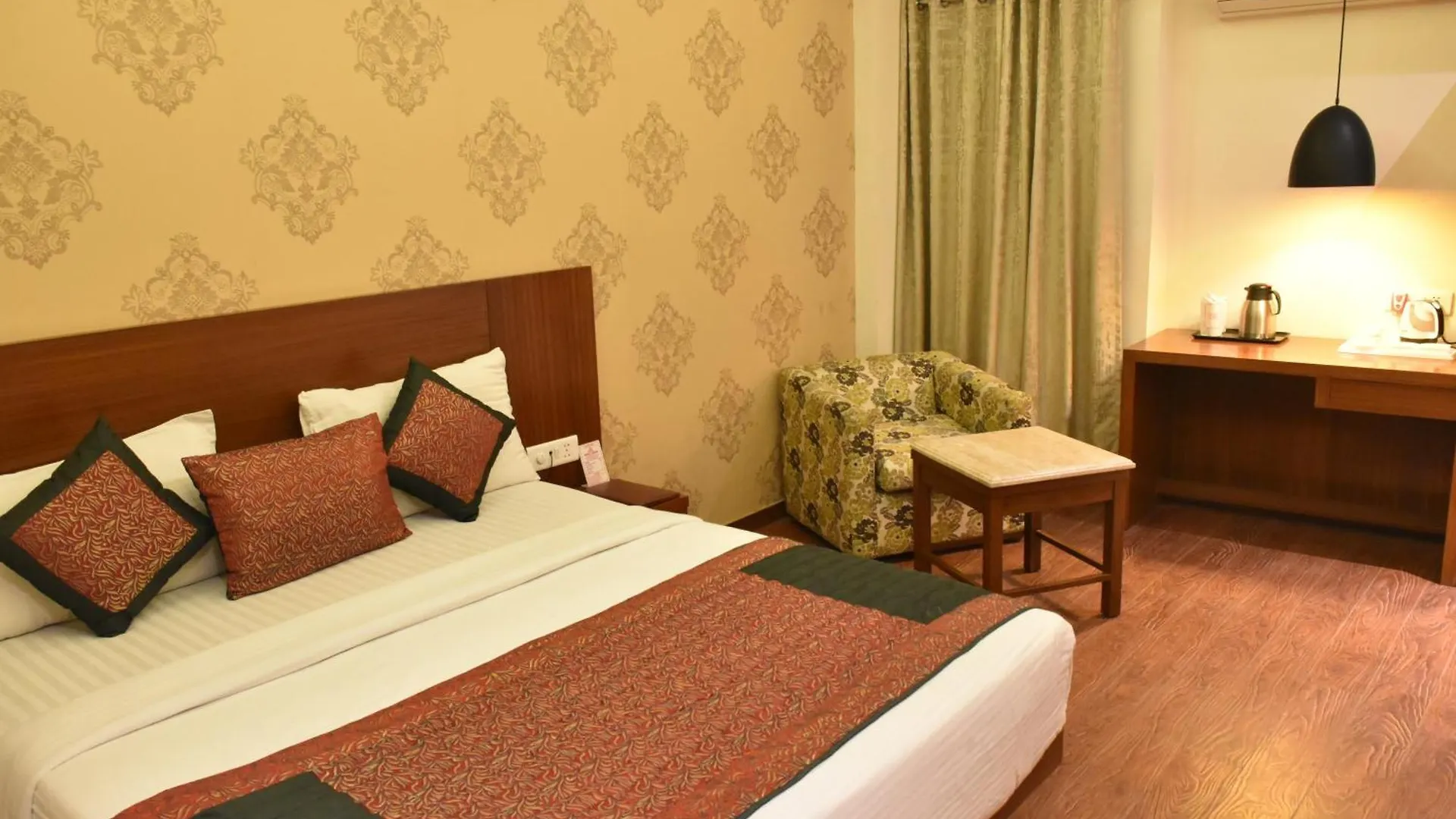 ***  Hotel Skye Suites New Delhi India
